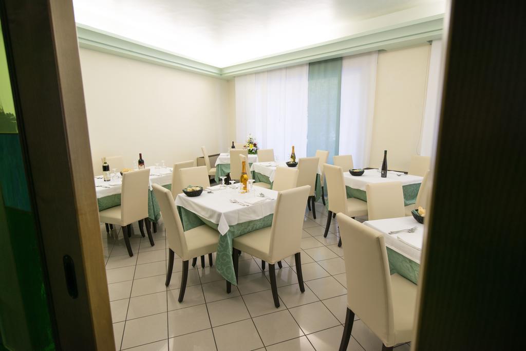 Albergo Arcobaleno Sottomarina Extérieur photo