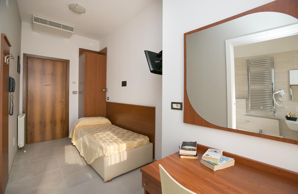 Albergo Arcobaleno Sottomarina Extérieur photo
