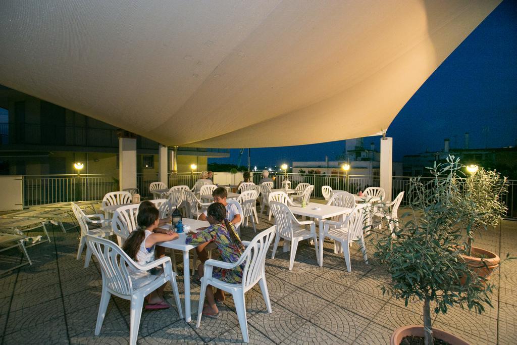 Albergo Arcobaleno Sottomarina Extérieur photo