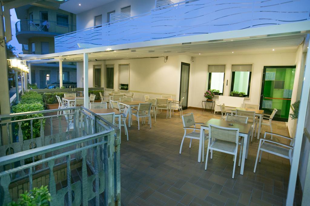 Albergo Arcobaleno Sottomarina Extérieur photo